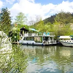 Hausboot Schleuseninsel Botel Lahnstein