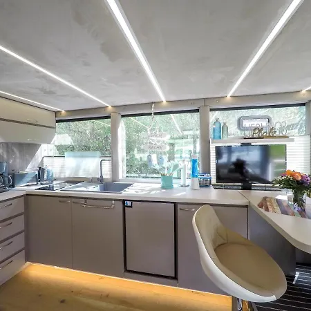 بوتيل Hausboot Schleuseninsel *