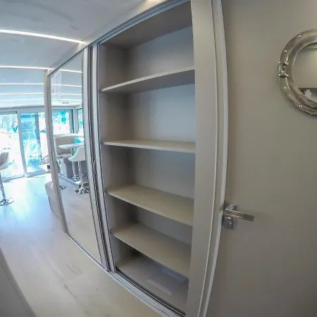 Hausboot Schleuseninsel بوتيل لانشتاين