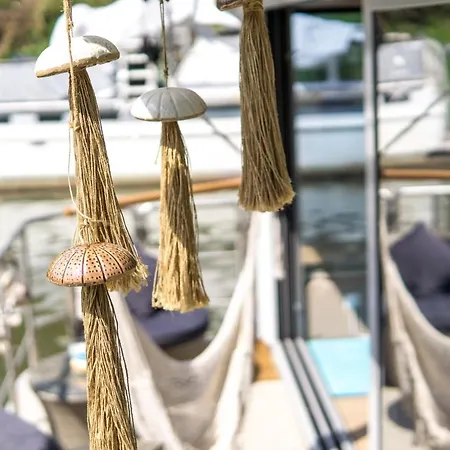 Hausboot Schleuseninsel Botel