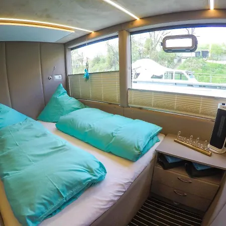 Hausboot Schleuseninsel * لانشتاين