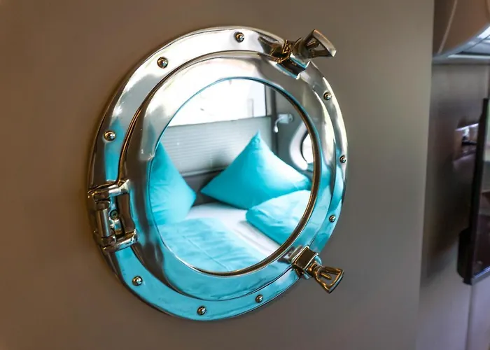 Hausboot Schleuseninsel Botel Lahnstein