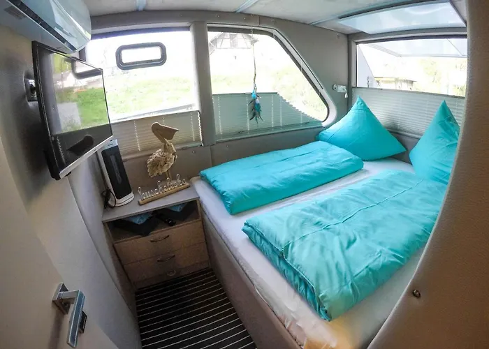 Botel Hausboot Schleuseninsel