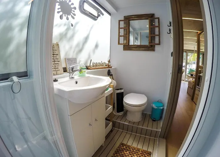 Botel Hausboot Schleuseninsel