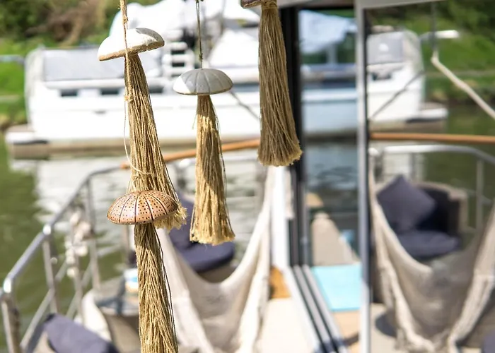 Hausboot Schleuseninsel Botel